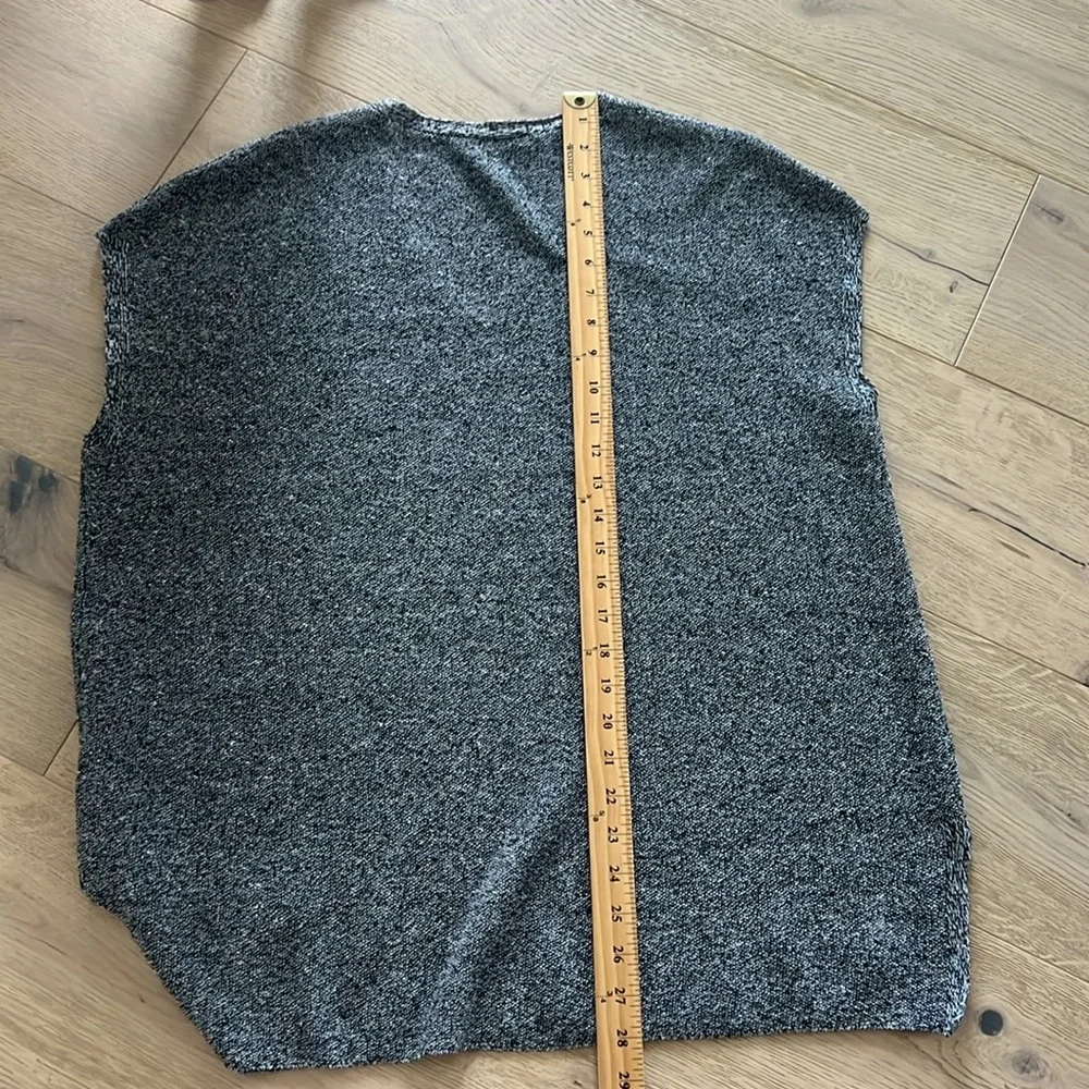 Eileen Fisher Organic Linen and Cotton Twist V-Neck  Top S/P Minimalst Luxury - Picture 4 of 6